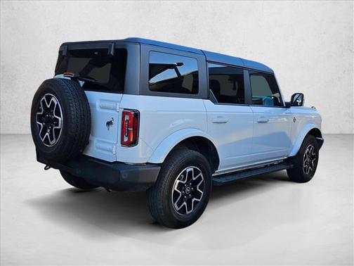 Oxford White 2023 Ford Bronco Outer Banks