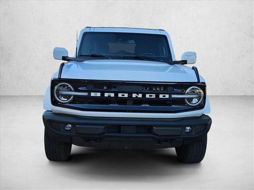Oxford White 2023 Ford Bronco Outer Banks