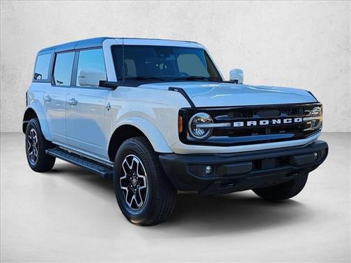 Oxford White 2023 Ford Bronco Outer Banks