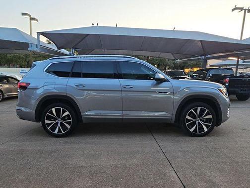 Silver Mist Metallic 2024 Volkswagen Atlas 2.0T SEL Premium R-Line 4MOTION