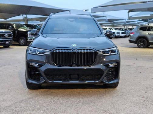 2022 BMW X7 M50i