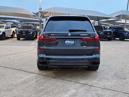 2022 BMW X7 M50i