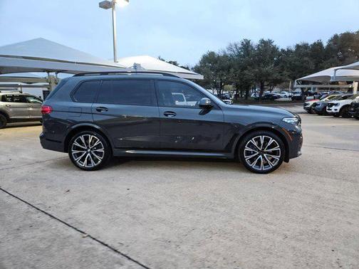 2022 BMW X7 M50i
