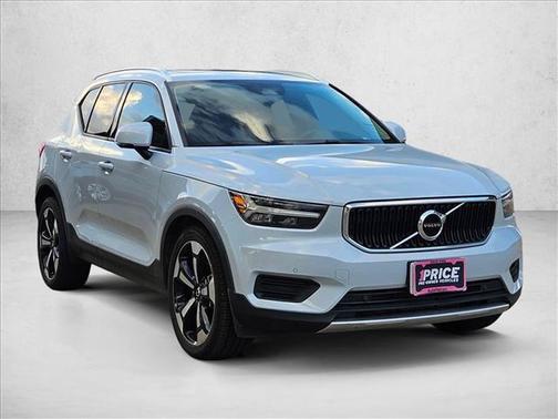 Glacier Silver Metallic 2020 Volvo XC40 T5 Momentum