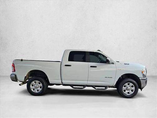 Bright White Clearcoat 2022 RAM 2500 Big Horn Crew Cab 4x4 6'4' Box