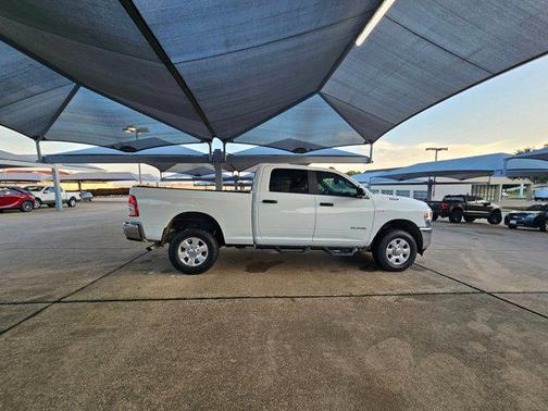 Bright White Clearcoat 2022 RAM 2500 Big Horn Crew Cab 4x4 6'4' Box