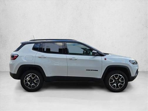 Bright White Clearcoat 2025 Jeep Compass Trailhawk