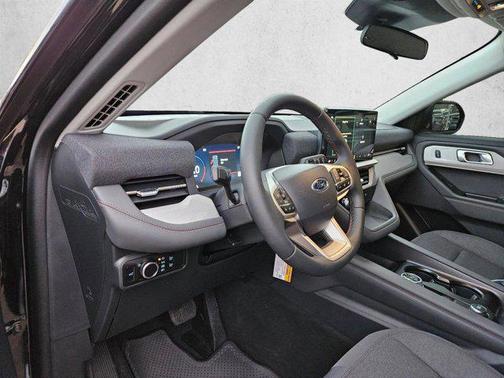 Agate Black Metallic 2026 Ford Explorer Active (200A)
