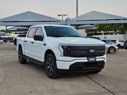 Oxford White 2024 Ford F-150 Lightning XLT