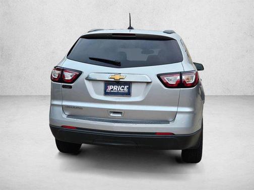 Silver Ice Metallic 2017 Chevrolet Traverse LS