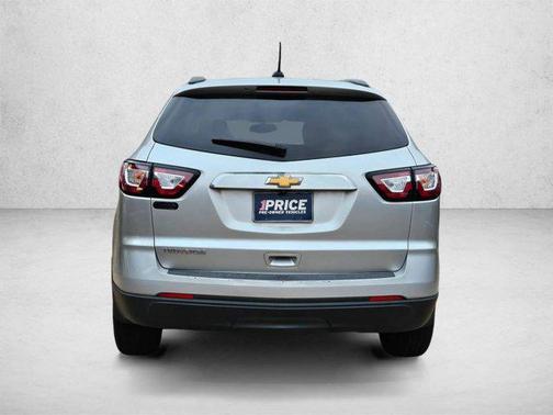 Silver Ice Metallic 2017 Chevrolet Traverse LS