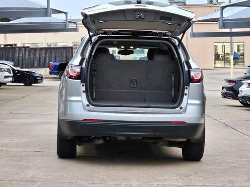 Silver Ice Metallic 2017 Chevrolet Traverse LS