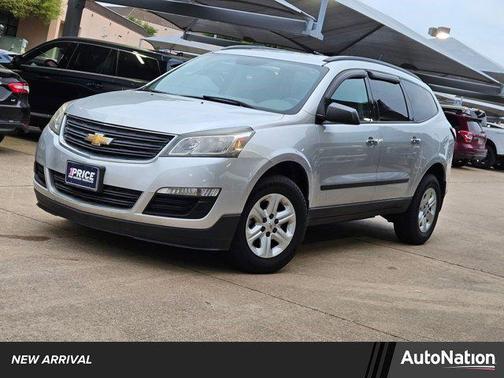 Silver Ice Metallic 2017 Chevrolet Traverse LS