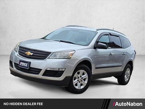 Silver Ice Metallic 2017 Chevrolet Traverse LS