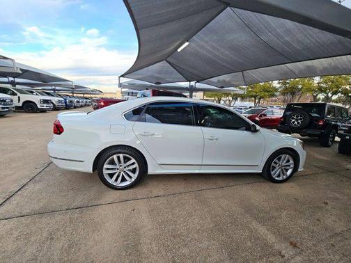 2018 Volkswagen Passat 2.0T SEL Premium