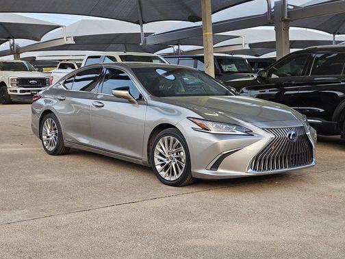 Eminent White Pearl 2021 Lexus ES 300h Ultra Luxury