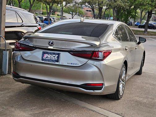 Eminent White Pearl 2021 Lexus ES 300h Ultra Luxury