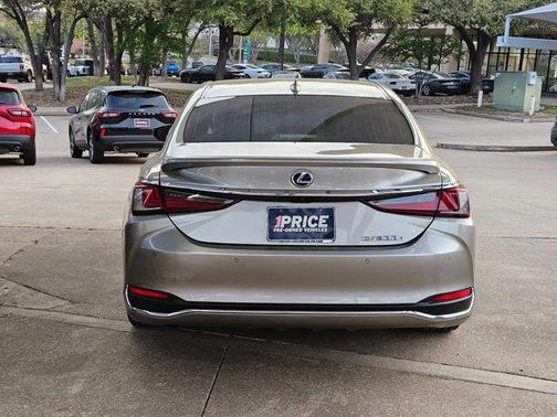 Eminent White Pearl 2021 Lexus ES 300h Ultra Luxury