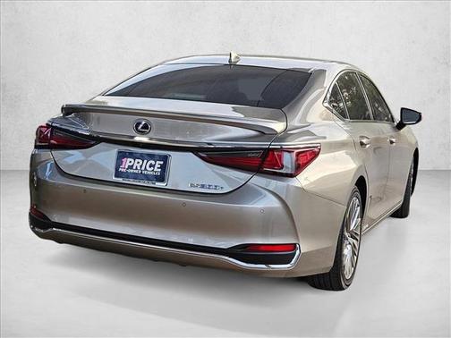 Eminent White Pearl 2021 Lexus ES 300h Ultra Luxury