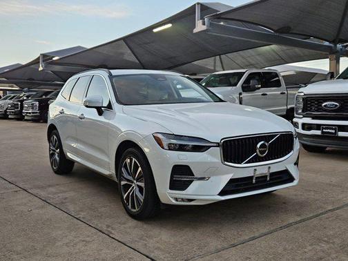 2022 Volvo XC60 B5 Momentum