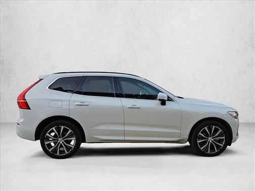 2022 Volvo XC60 B5 Momentum