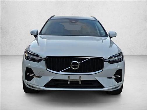 2022 Volvo XC60 B5 Momentum