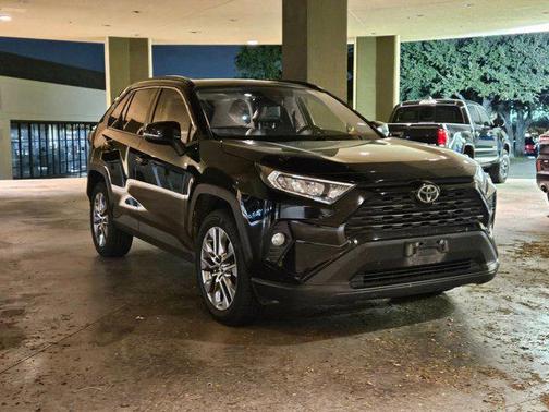2020 Toyota RAV4 XLE Premium