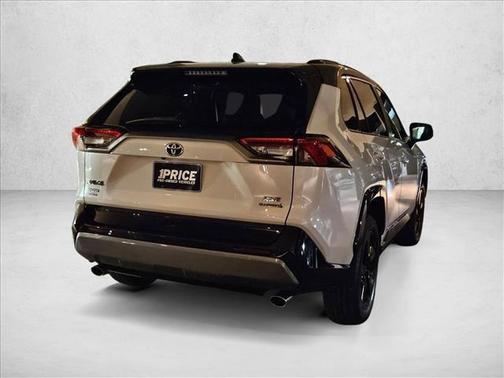 2020 Toyota RAV4 Hybrid SE