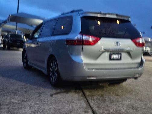 2019 Toyota Sienna Limited Premium