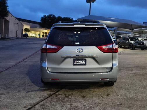 2019 Toyota Sienna Limited Premium