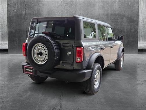 2025 Ford Bronco Base 4 Door 4x4