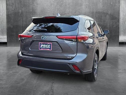 2023 Toyota Highlander Hybrid XLE