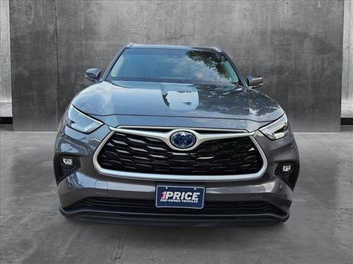 2023 Toyota Highlander Hybrid XLE