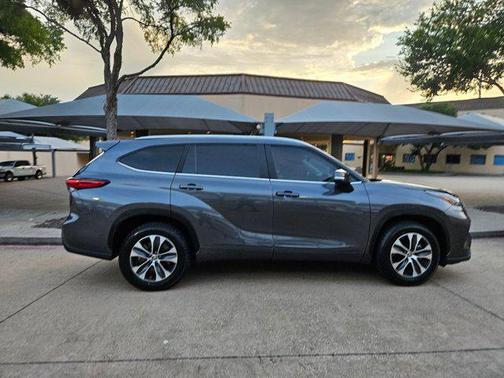 2023 Toyota Highlander Hybrid XLE