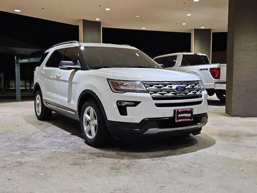 White Platinum Metallic Tri-Coat 2019 Ford Explorer XLT