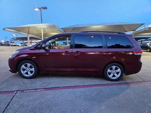 2014 Toyota Sienna LE
