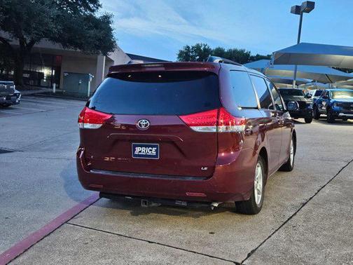 2014 Toyota Sienna LE