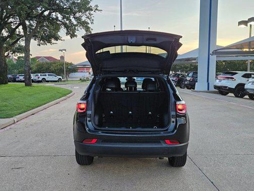 Diamond Black Crystal Pearlcoat 2024 Jeep Compass Latitude