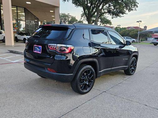 Diamond Black Crystal Pearlcoat 2024 Jeep Compass Latitude