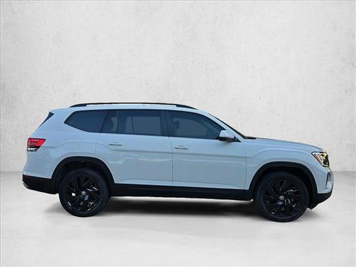 Pure White 2024 Volkswagen Atlas 2.0T SE w/Technology