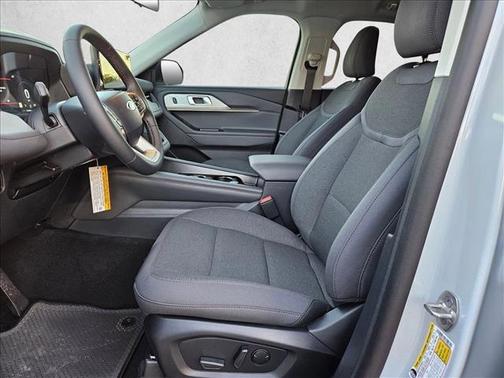 Space White Metallic 2026 Ford Explorer Active w/200A Pkg