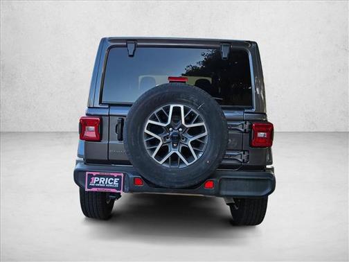 Granite Crystal Metallic Clearcoat 2025 Jeep Wrangler 4-Door Sahara 4x4