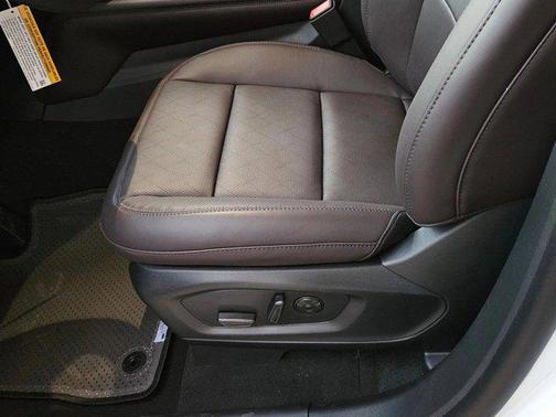 Star White Metallic Tri-Coat 2026 Ford Explorer Platinum