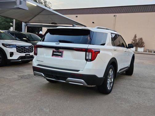 Star White Metallic Tri-Coat 2026 Ford Explorer Platinum
