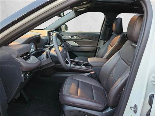 Star White Metallic Tri-Coat 2026 Ford Explorer Platinum