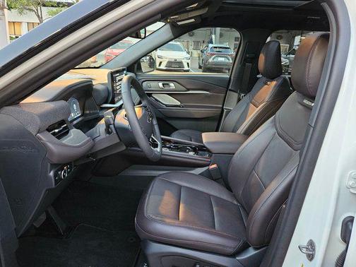 Star White Metallic Tri-Coat 2026 Ford Explorer Platinum