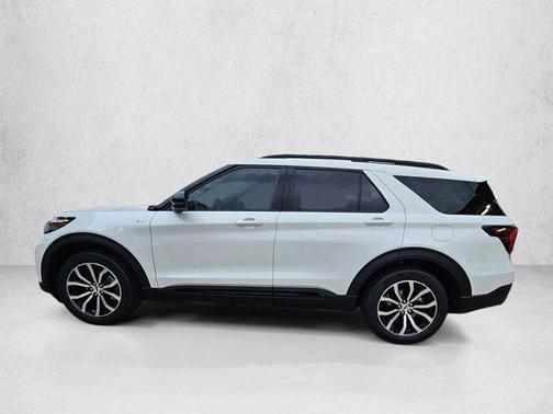 Star White Metallic Tri-Coat 2026 Ford Explorer ST-Line