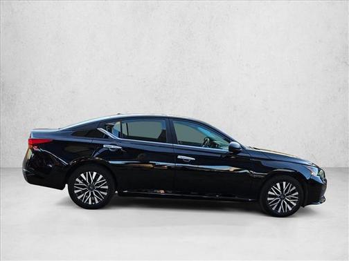 Super Black 2025 Nissan Altima SV FWD