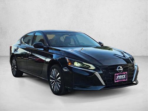 Super Black 2025 Nissan Altima SV FWD