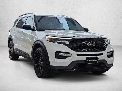 Star White Metallic Tri-Coat 2023 Ford Explorer ST-Line